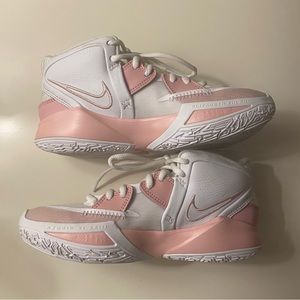Nike Custom Kyrie Infinity, Men’s Basketball/Girls Volleyball Shoe
